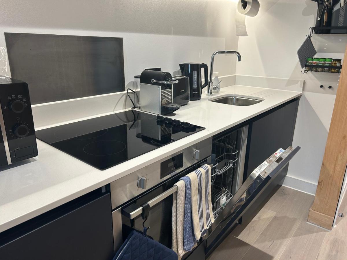 Luxury New Built Split-Level Flat With Rooftop Gardens Access Manchester Bagian luar foto