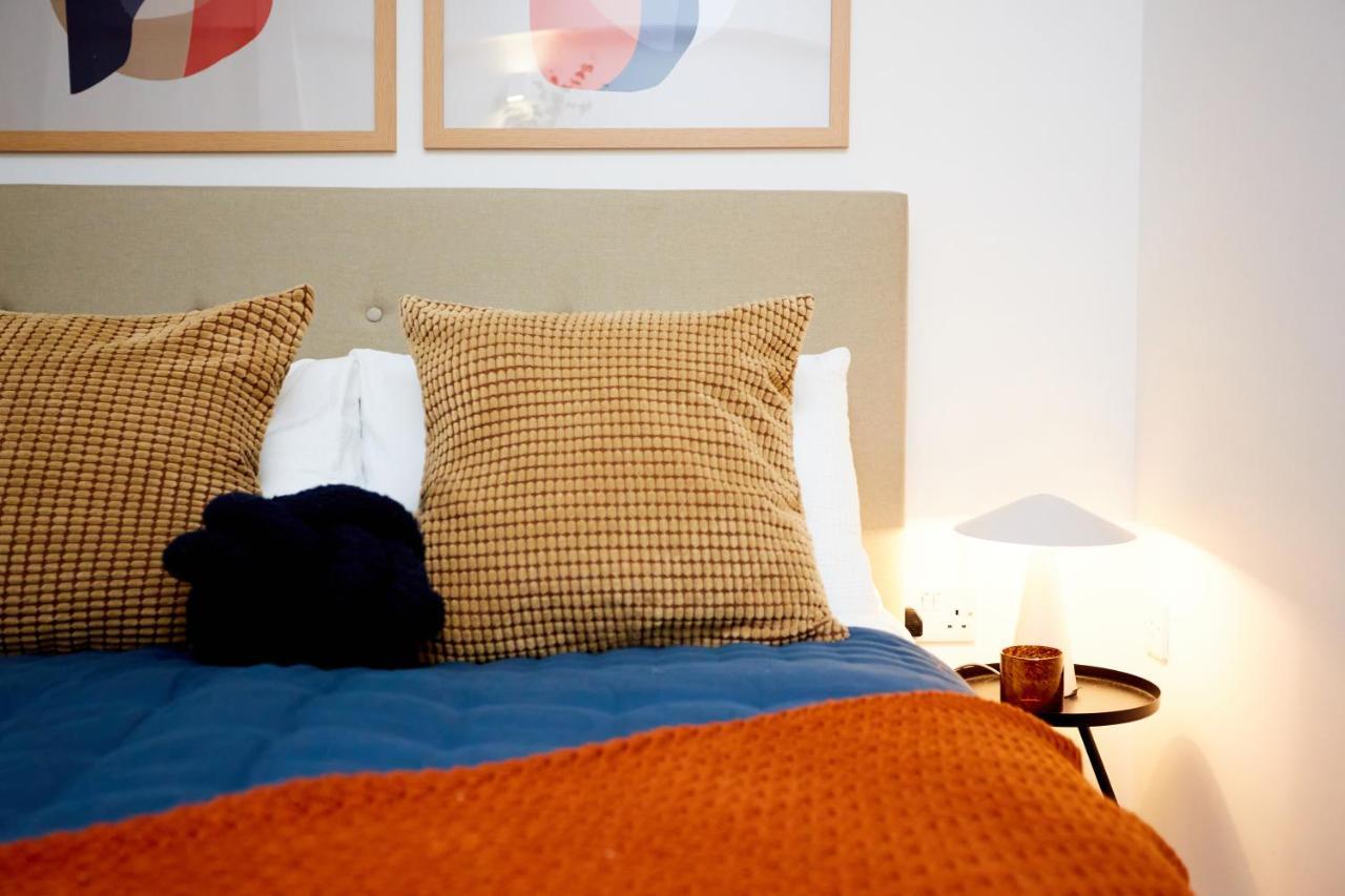 Luxury New Built Split-Level Flat With Rooftop Gardens Access Manchester Bagian luar foto