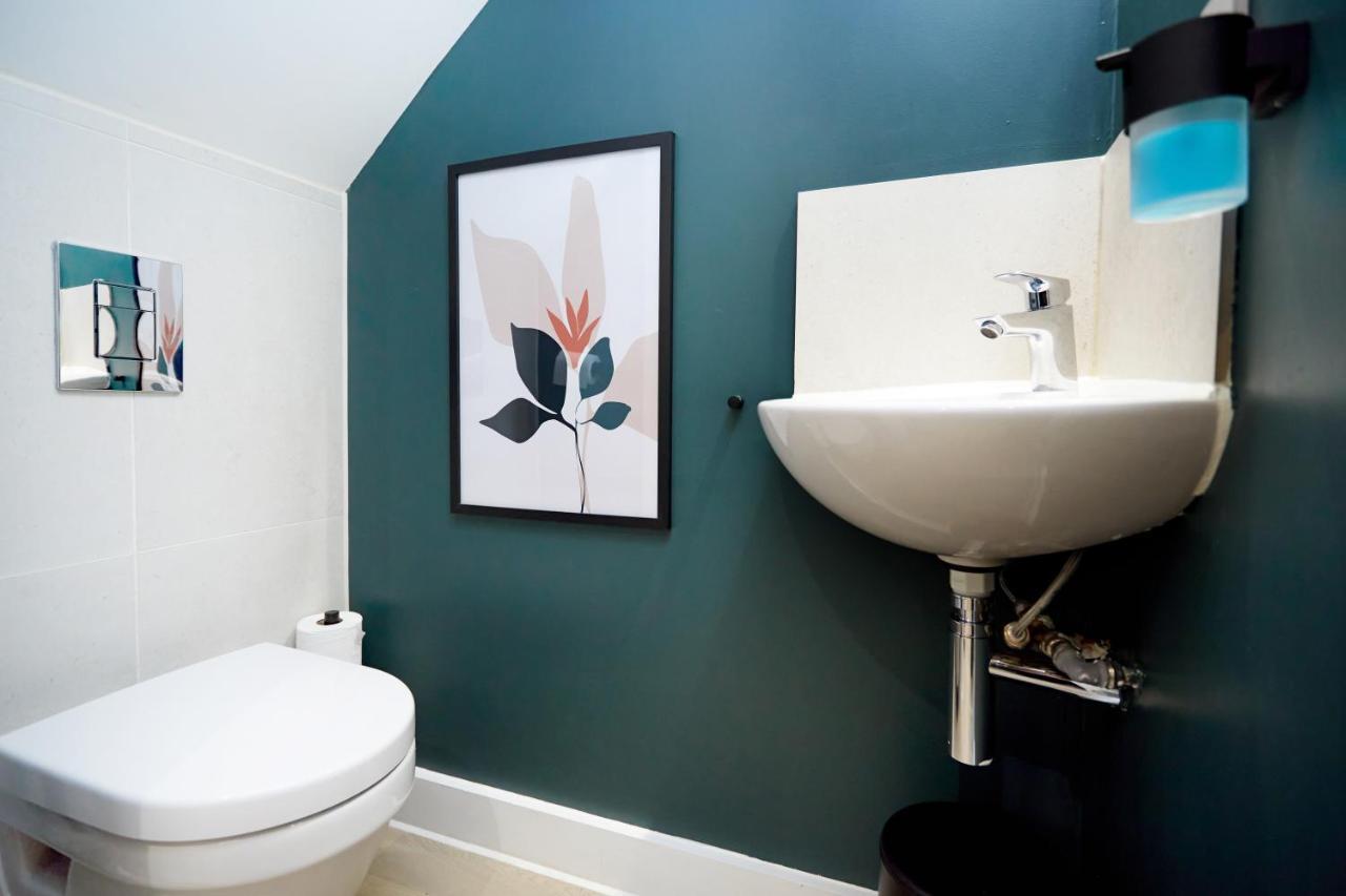 Luxury New Built Split-Level Flat With Rooftop Gardens Access Manchester Bagian luar foto